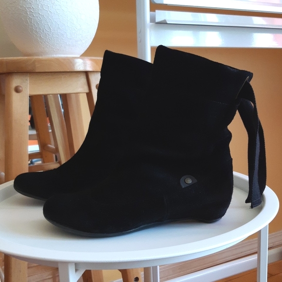 FLY LONDON Victorian Ankle Boots - Picture 2 of 16
